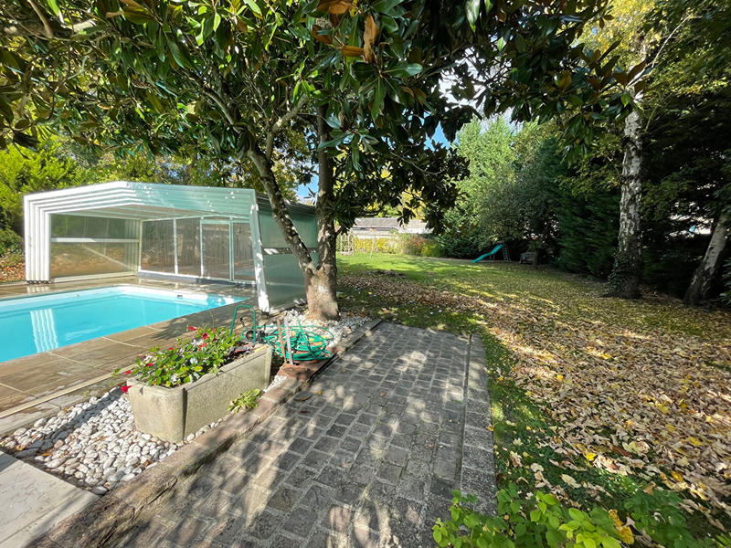 Maison - 295 m² - 10 pièces