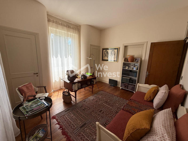 Maison - 260 m² - 8 pièces