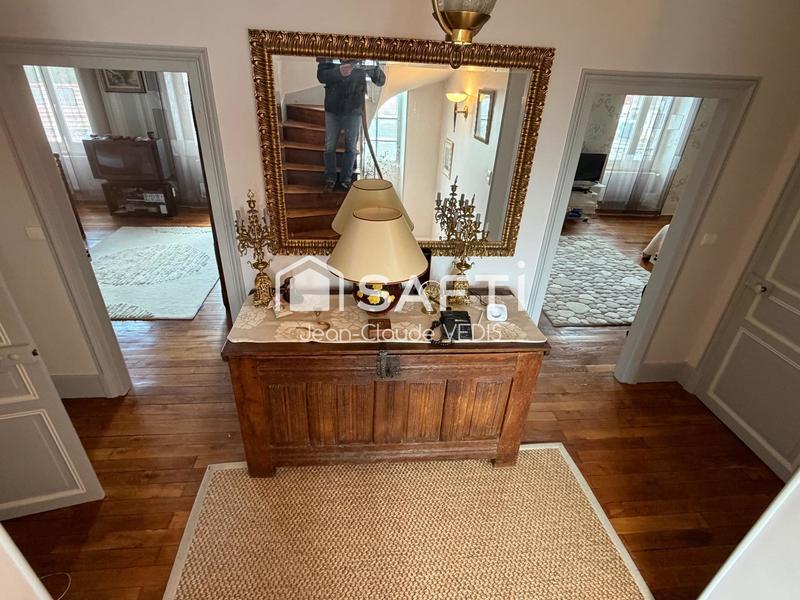 Maison - 280 m² - 10 pièces