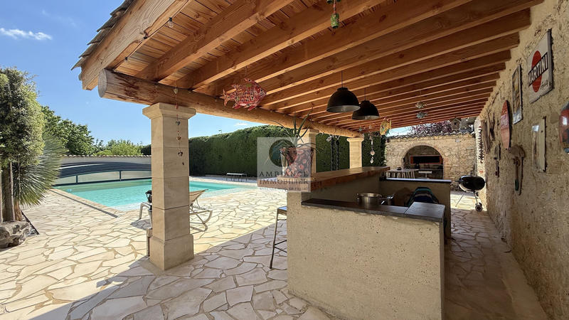 Maison - 205 m² - 7 pièces