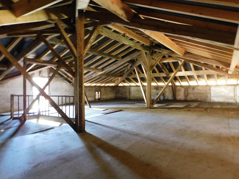 Maison - 335 m² - 4 pièces