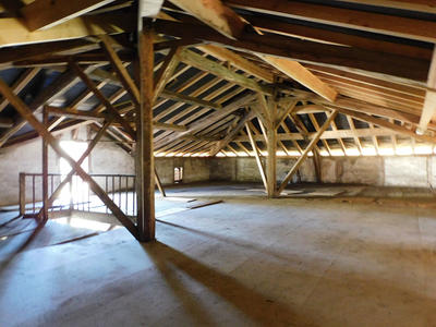 Maison - 335 m² - 4 pièces