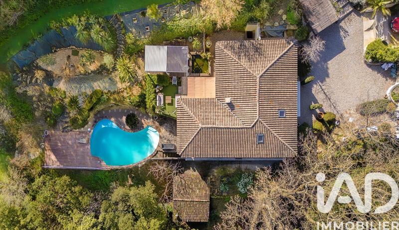 Maison - 203 m² - 5 pièces