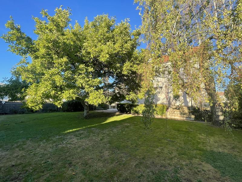 Maison - 200 m² - 9 pièces