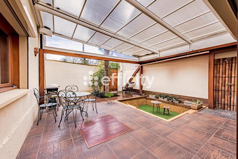 Maison - 99 m² - 5 pièces