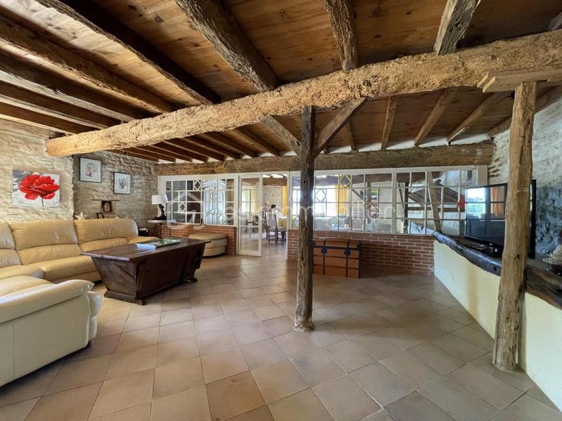 Propriété - 280 m² - 6 pièces