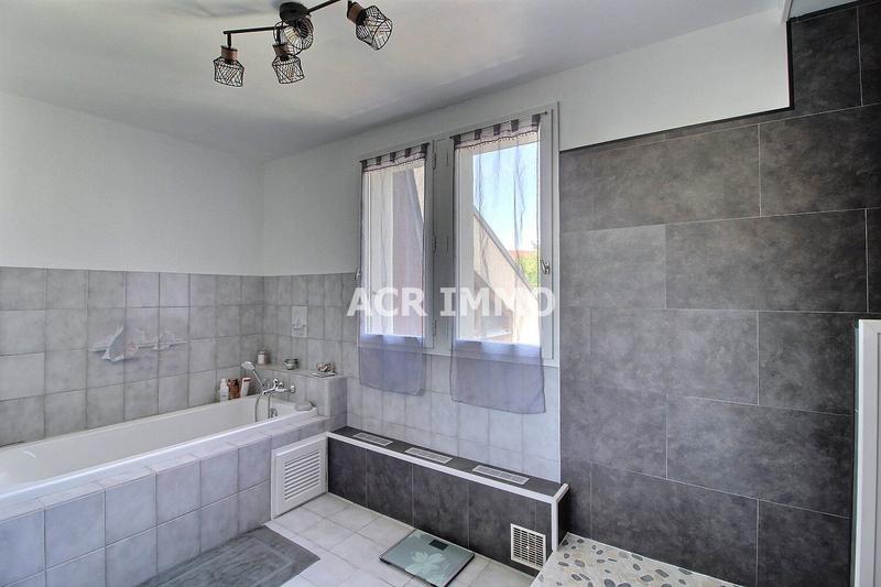 Maison - 254 m² - 9 pièces