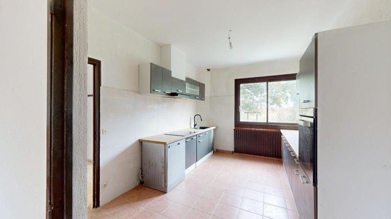 Maison - 230 m² - 8 pièces