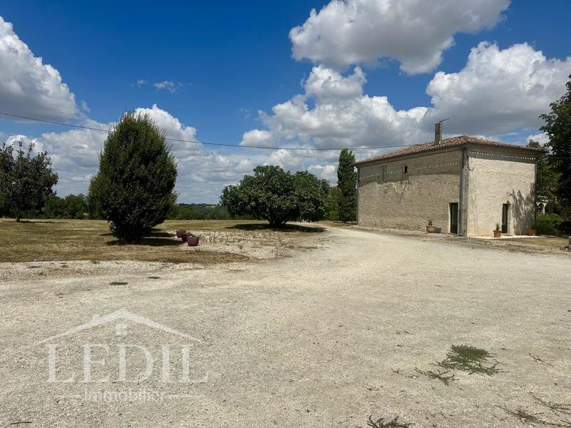 Propriété - 238 m² - 6 pièces