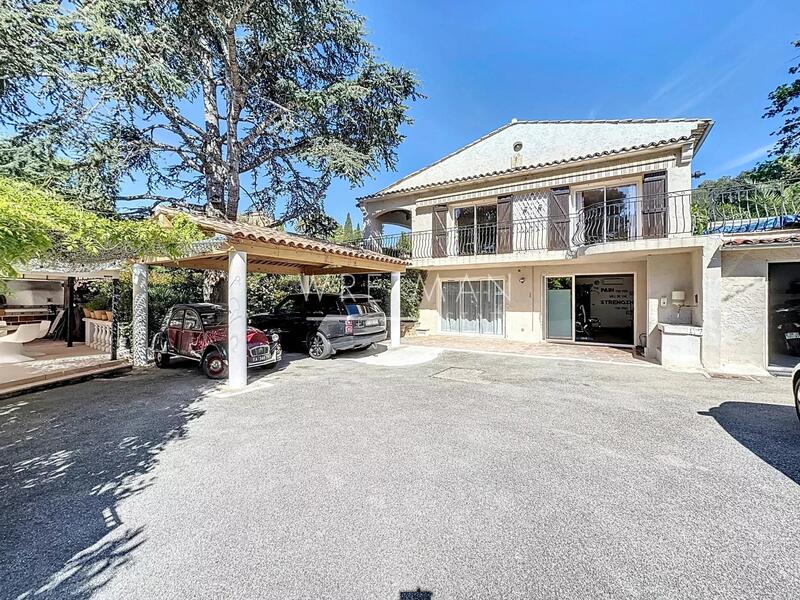 Maison - 266 m² - 8 pièces