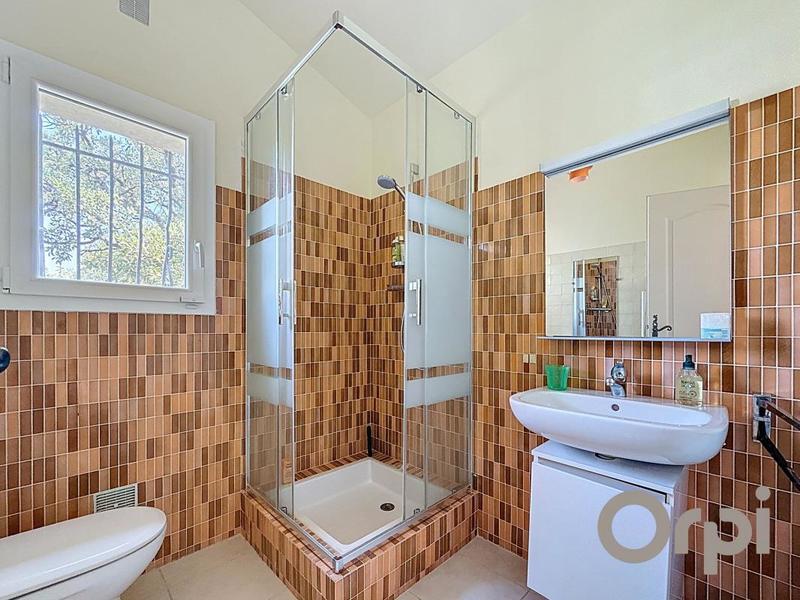 Maison - 225 m² - 7 pièces