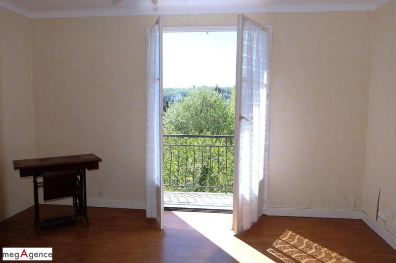 Maison traditionnelle - 165 m² - 9 pièces