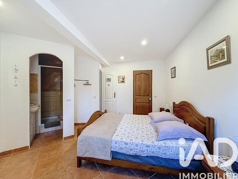 Maison - 267 m² - 8 pièces