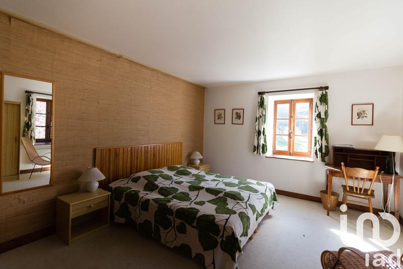 Maison - 249 m² - 7 pièces