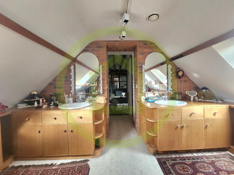 Maison - 218 m² - 6 pièces