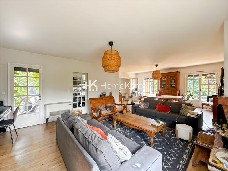 Maison - 250 m² - 8 pièces