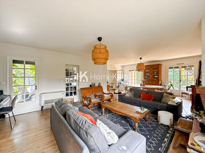 Maison - 250 m² - 8 pièces