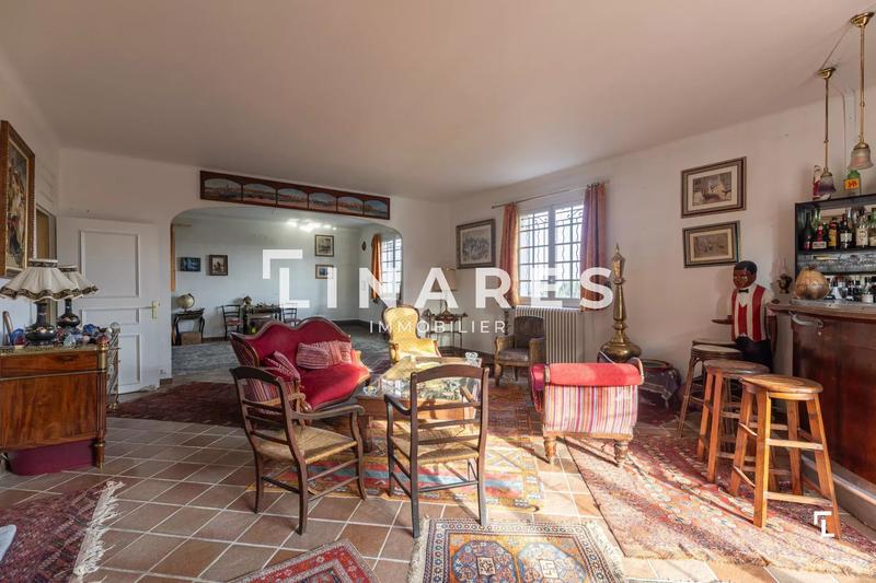Maison - 369 m² - 7 pièces