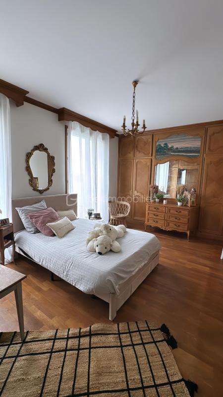 Maison - 276 m² - 8 pièces