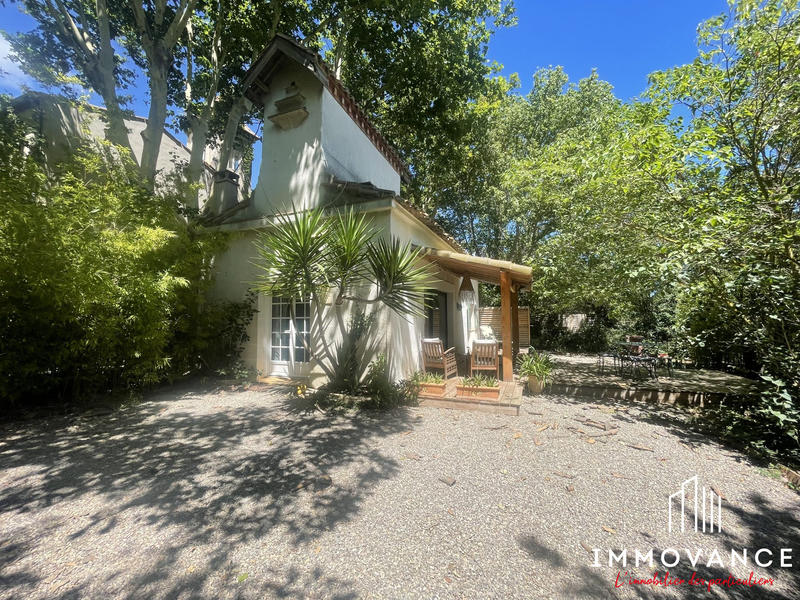 Maison - 747 m² - 23 pièces