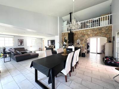 Maison - 280 m² - 7 pièces