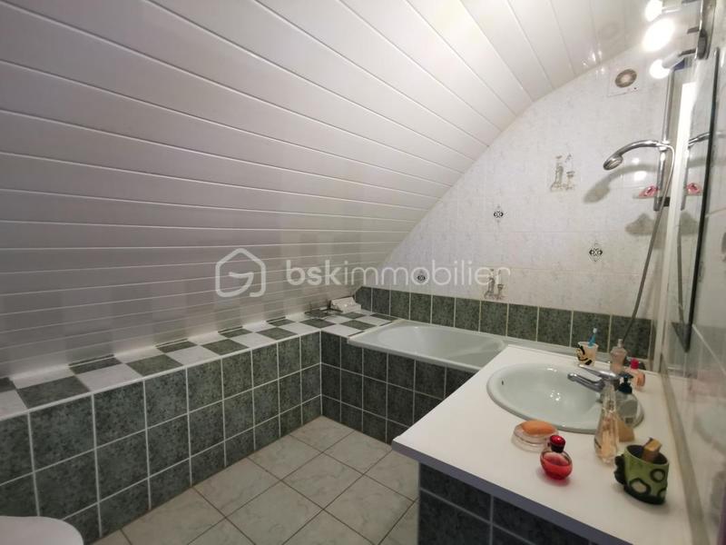 Maison - 121 m² - 5 pièces