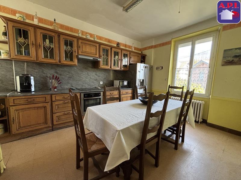 Maison - 229 m² - 9 pièces