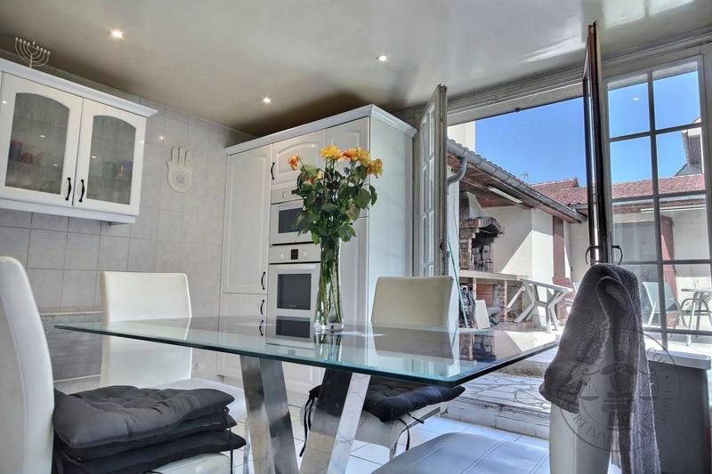 Maison - 210 m² - 7 pièces