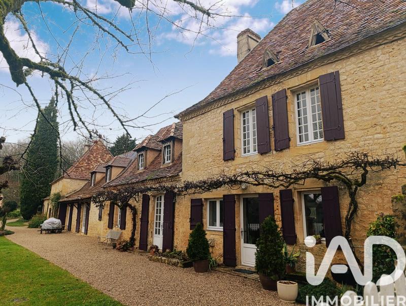 Maison - 393 m² - 10 pièces