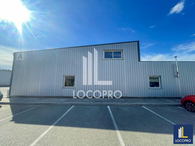 Local d'activité / Entrepôt - 251 m²