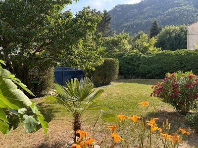 Maison - 228 m² - 9 pièces