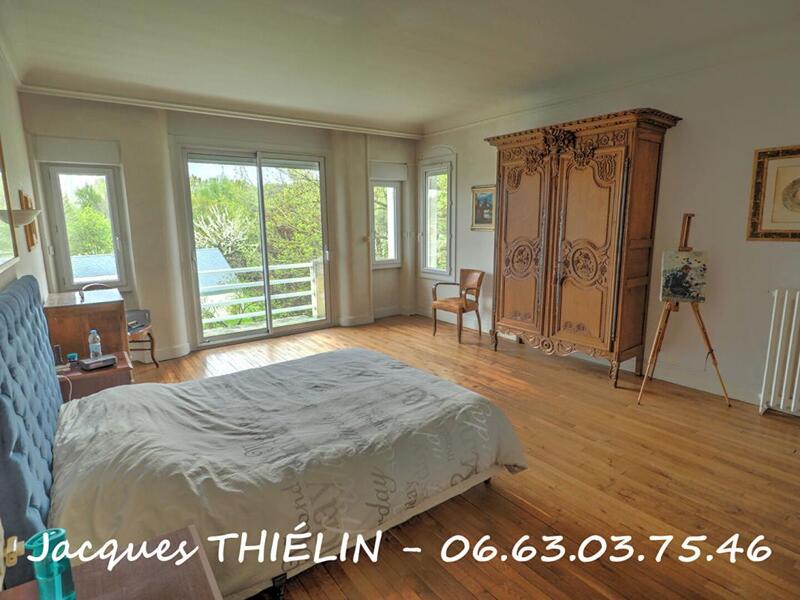 Maison - 198 m² - 8 pièces