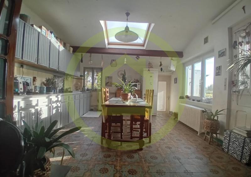 Maison - 90 m² - 4 pièces