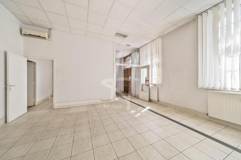 Local d'activités - 194 m² - 6 pièces