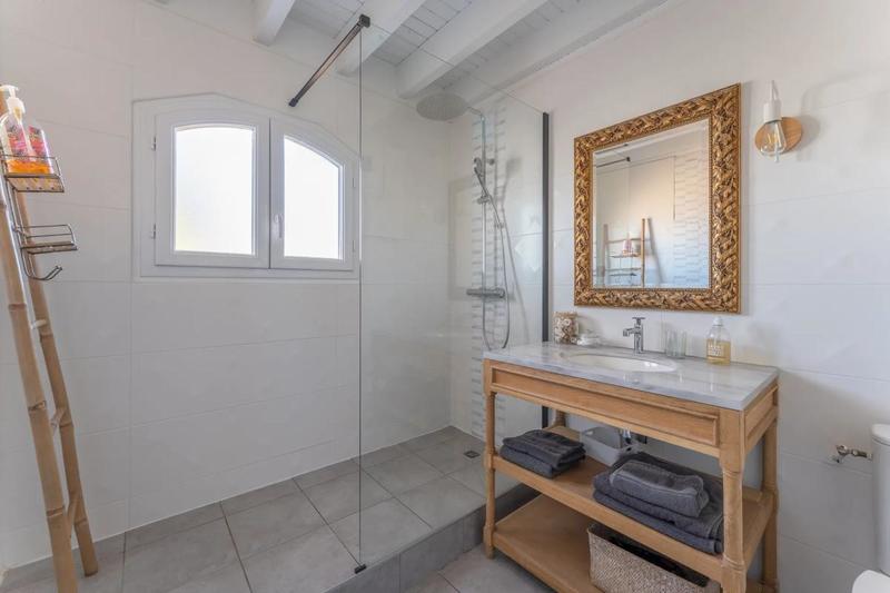 Maison - 233 m² - 9 pièces