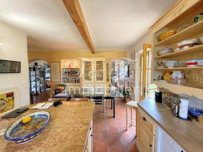 Propriété - 190 m² - 6 pièces