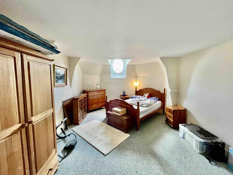 Maison - 222 m² - 9 pièces