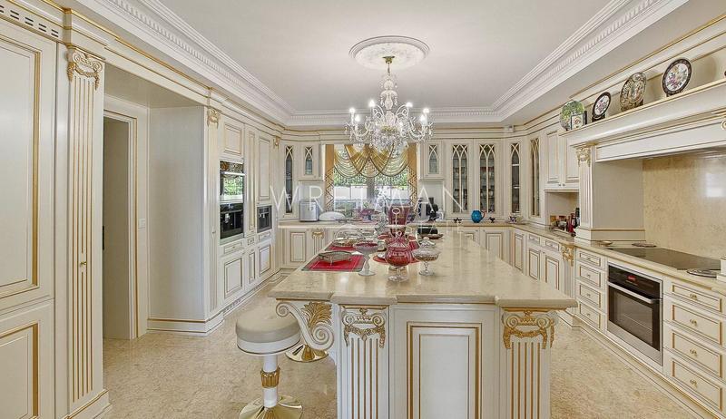 Villa - 700 m² - 15 pièces