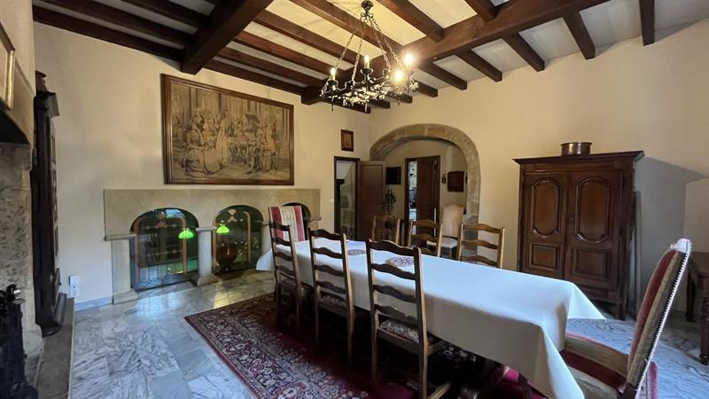 Maison - 300 m² - 8 pièces