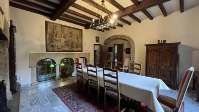 Maison - 300 m² - 8 pièces