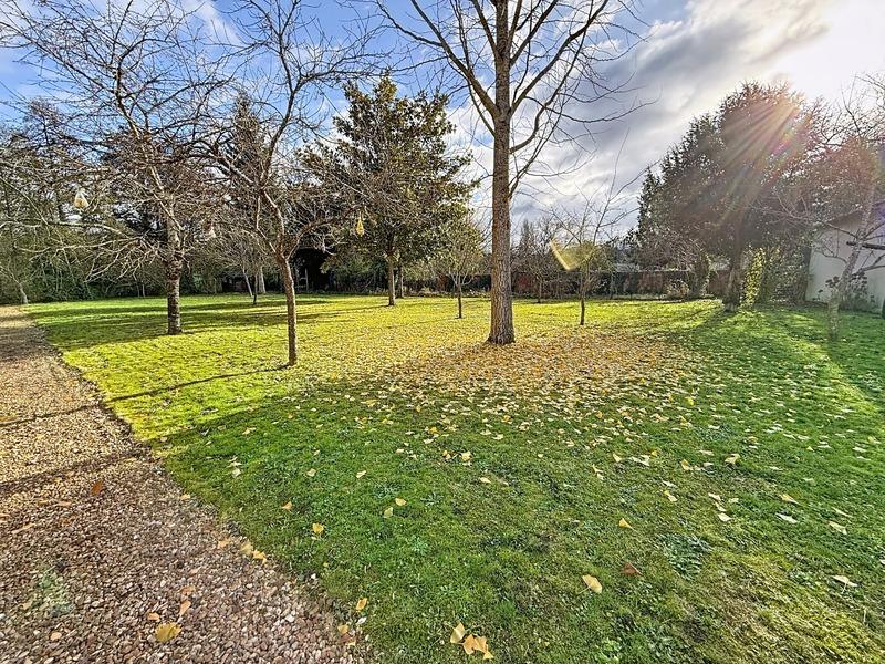 Terrain constructible - 1 550 m²