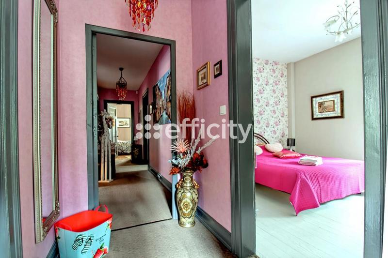 Maison - 400 m² - 12 pièces