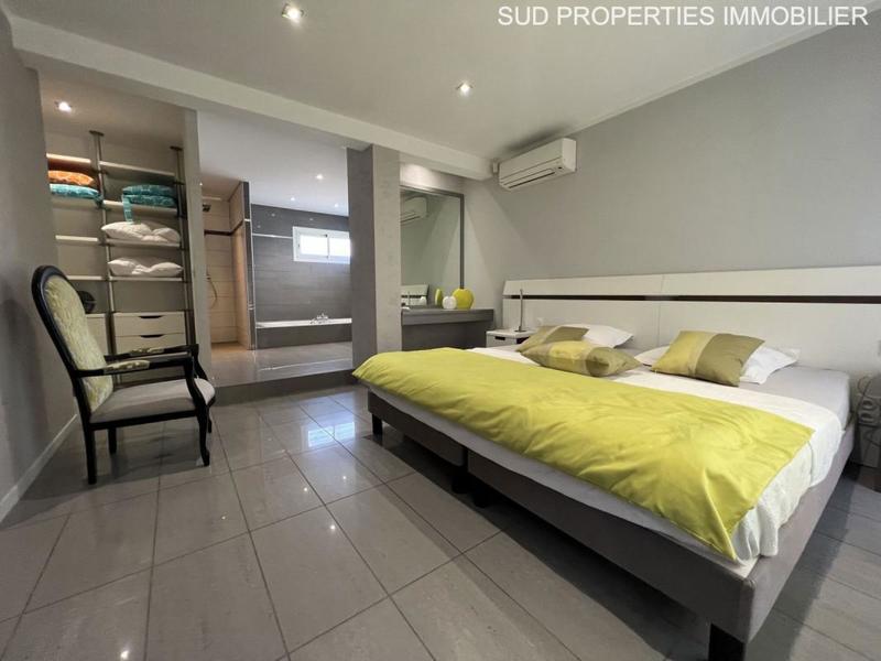 Maison - 218 m² - 7 pièces