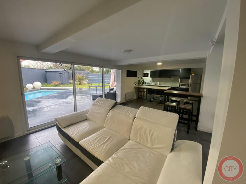 Maison traditionnelle - 223 m² - 9 pièces