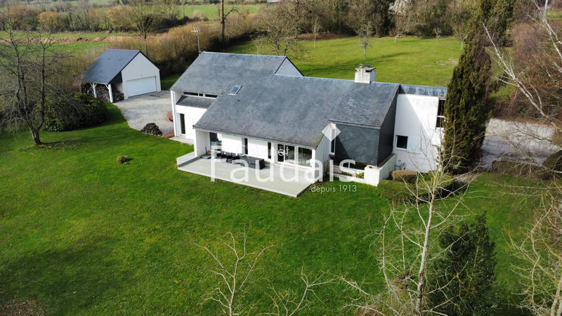 Maison - 275 m² - 9 pièces