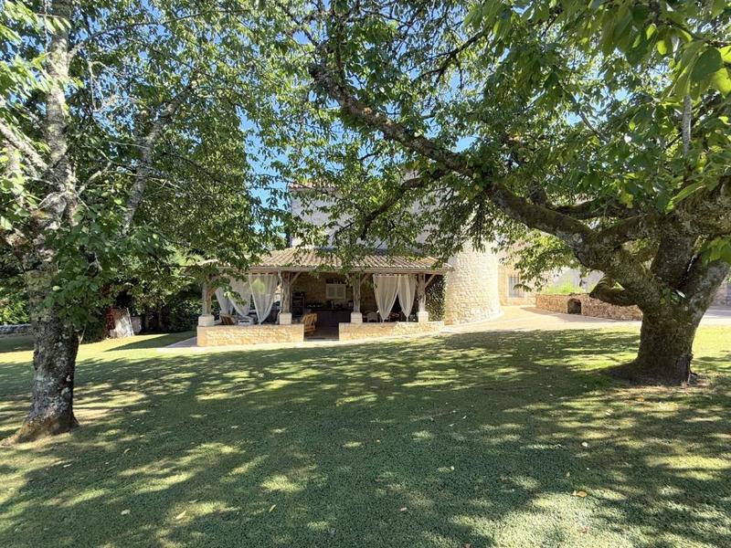 Château - 345 m² - 13 pièces