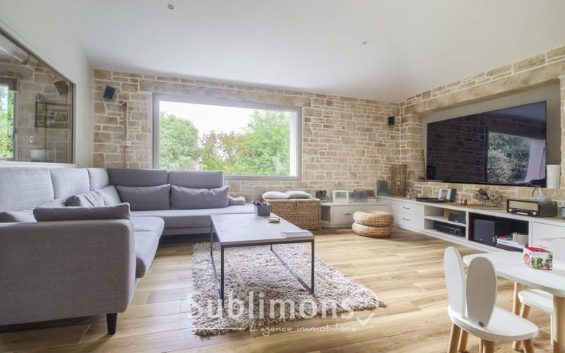 Maison - 235 m² - 8 pièces