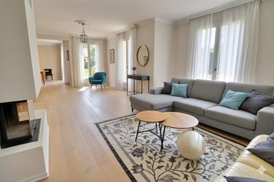 Maison - 240 m² - 9 pièces