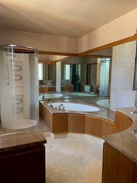 Maison - 230 m² - 8 pièces