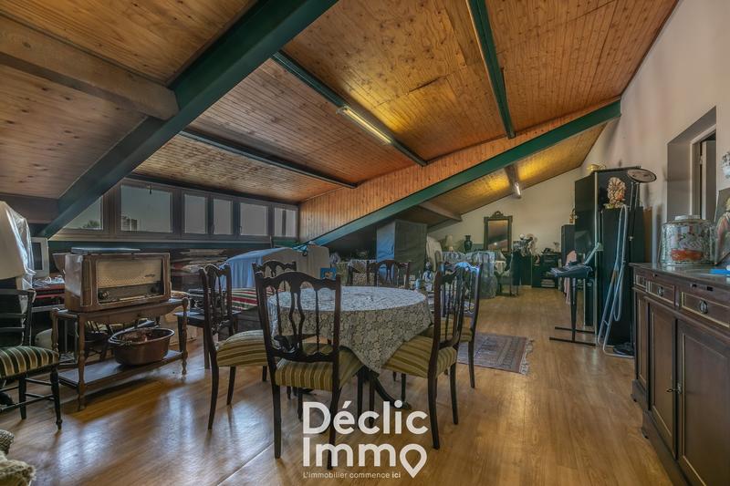 Maison - 370 m² - 9 pièces